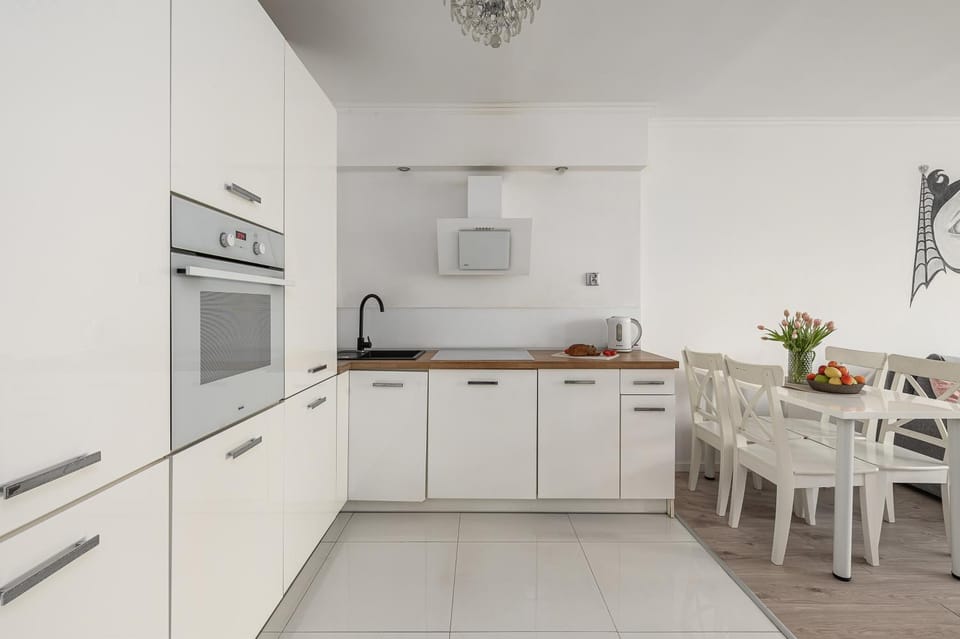 Kitchen or kitchenette, Dining area, dishwasher, oven, stove