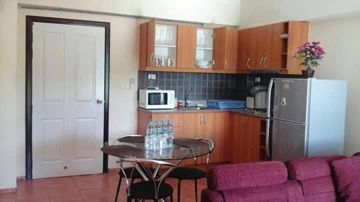 Lomsabai Apartments Inn in Chon Buri Changwat