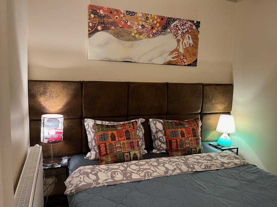 Bed, Photo of the whole room, Decorative detail, Bedroom