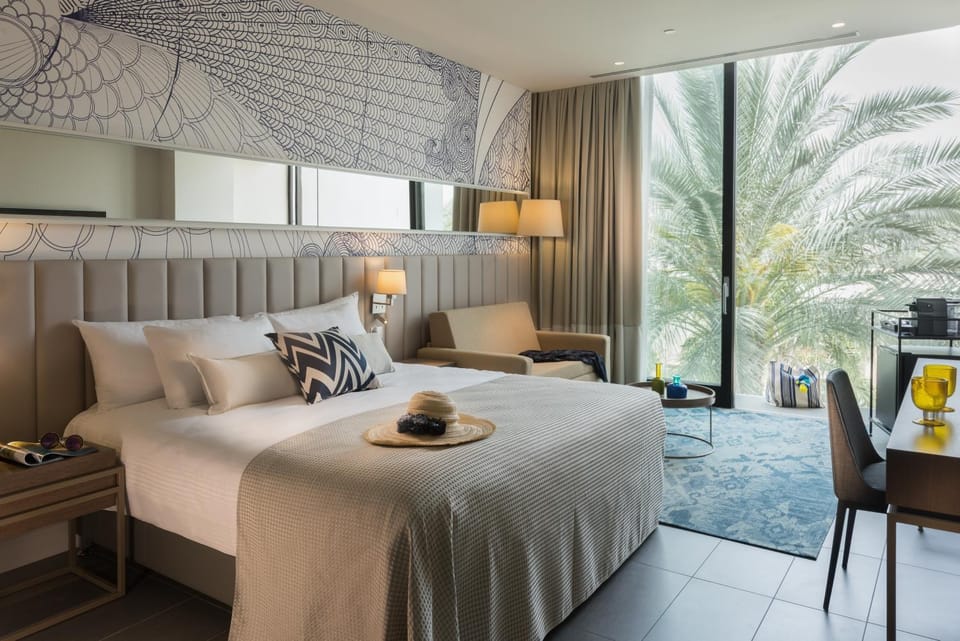 Bed, Seating area, Bedroom