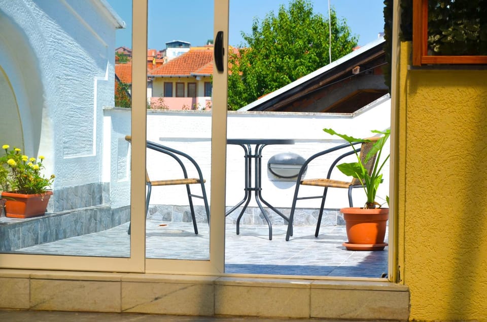Patio, View (from property/room), Balcony/Terrace, City view, Quiet street view