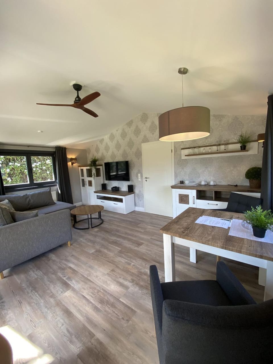Living room, Dining area
