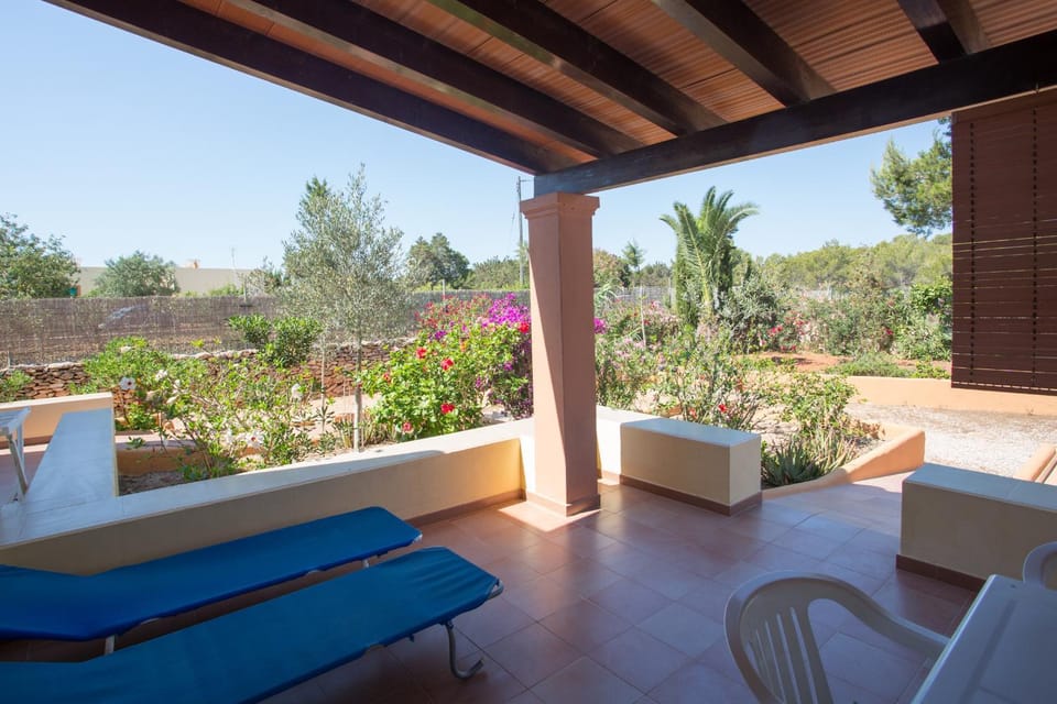 Patio, Spring, Day, Garden, Balcony/Terrace, Garden view