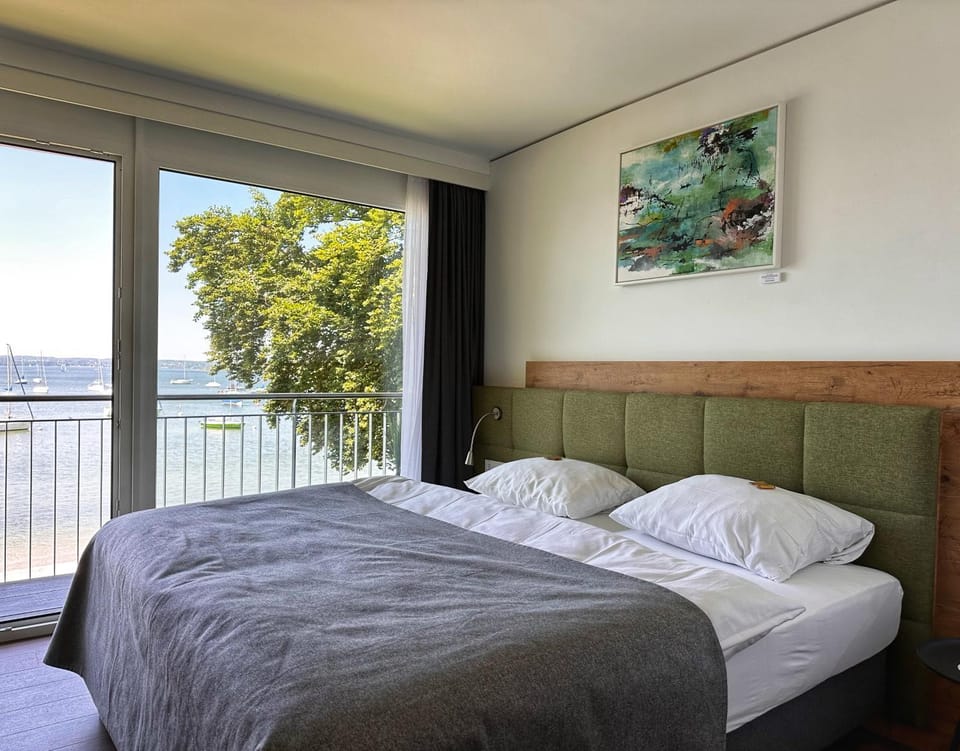 Bed, Natural landscape, View (from property/room), Balcony/Terrace, Bedroom, Sea view