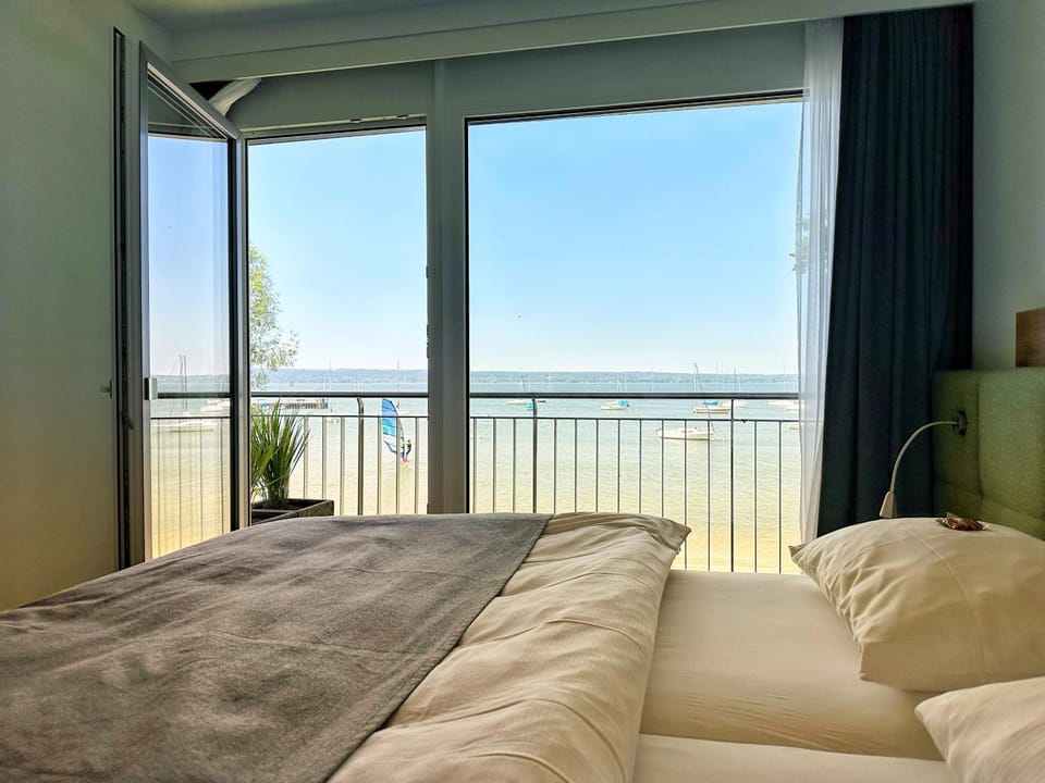 Bed, Natural landscape, View (from property/room), Balcony/Terrace, Bedroom