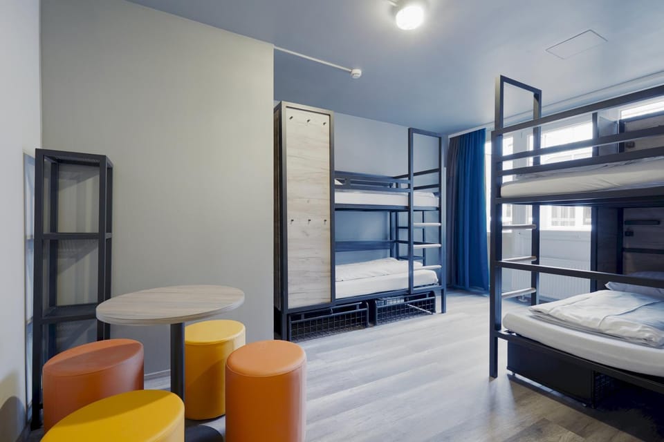 Photo of the whole room, Seating area, bunk bed