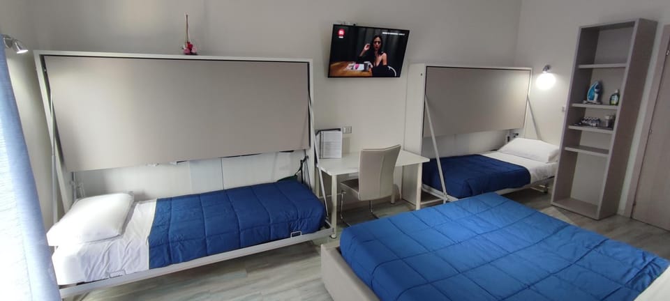 Bed, TV and multimedia, Photo of the whole room, Bedroom, bunk bed