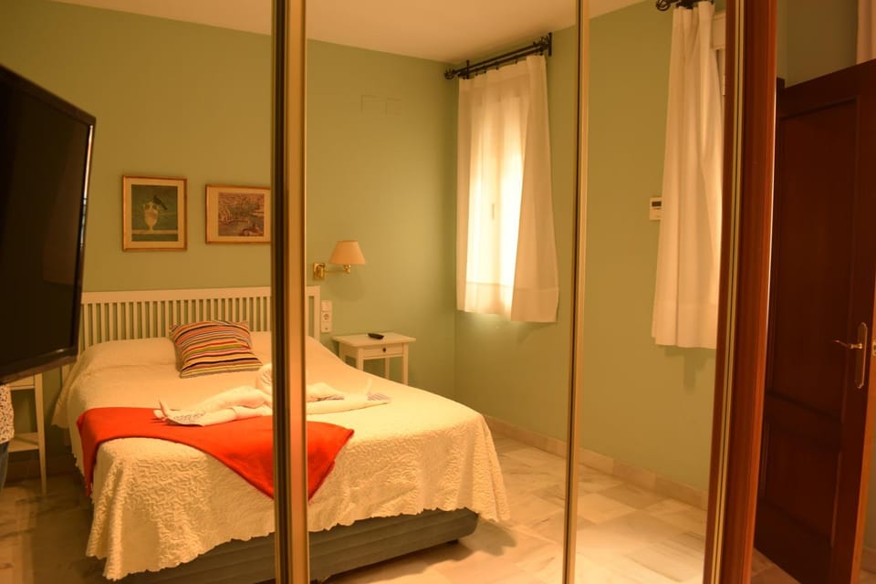 Dúplex Donkey Parking Apartment in Seville