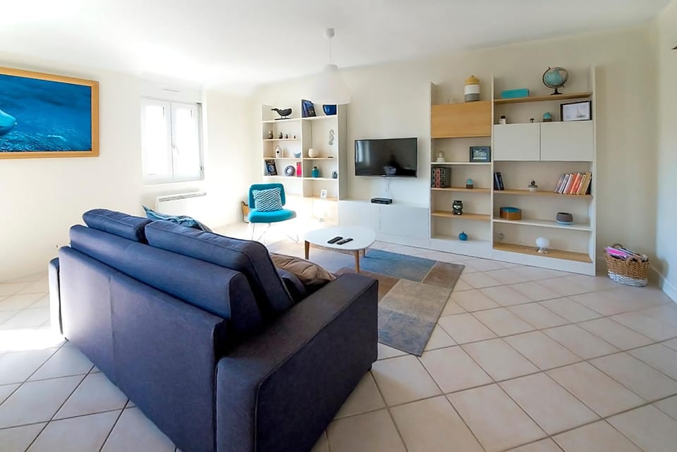 Library, Photo of the whole room