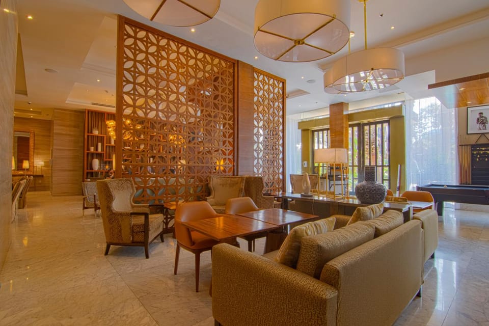 Restaurant/places to eat, Living room