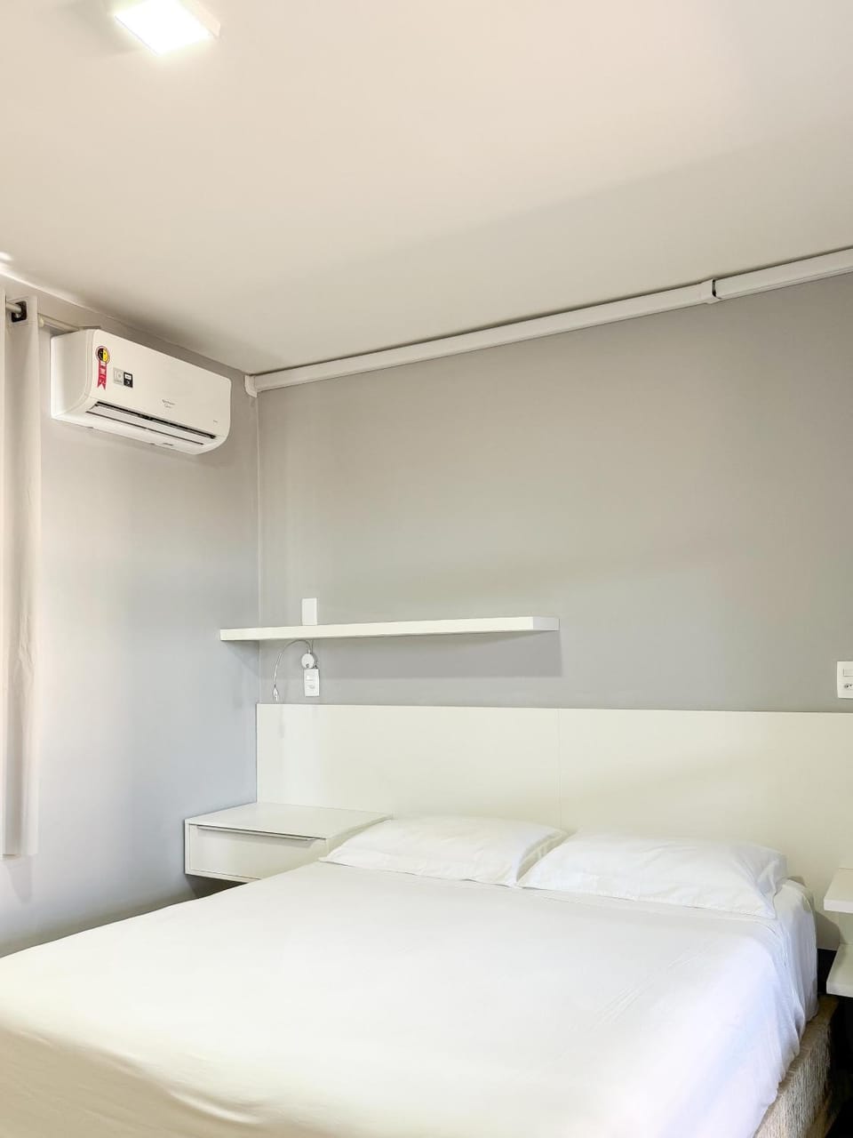 Bed, Photo of the whole room, Bedroom, air conditioner