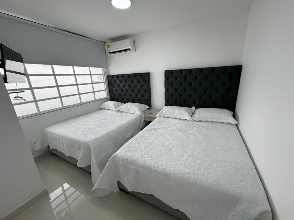 Bed, Photo of the whole room, Bedroom, air conditioner