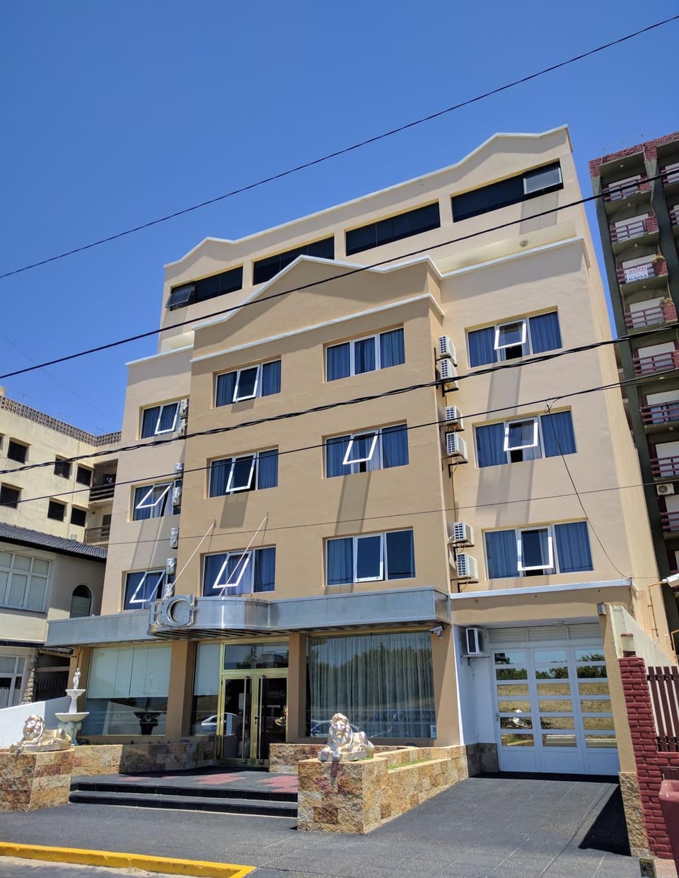 Facade/entrance
