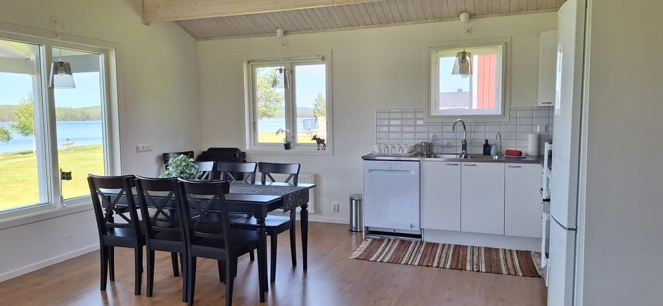 Dining area, kitchen
