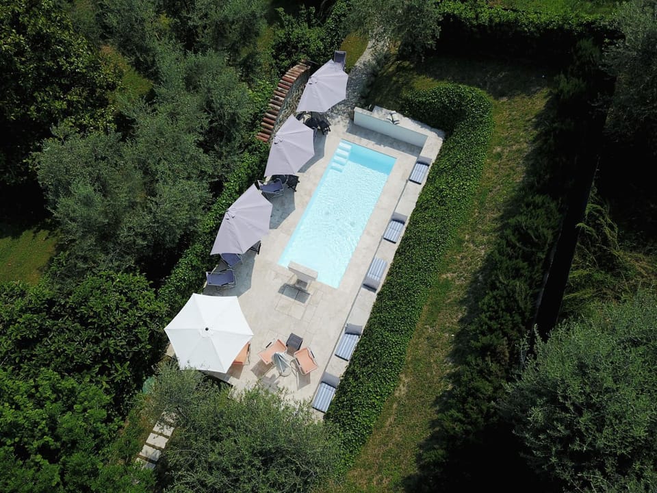 Bird's eye view, Pool view