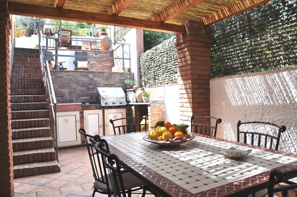 BBQ facilities, Garden, Balcony/Terrace