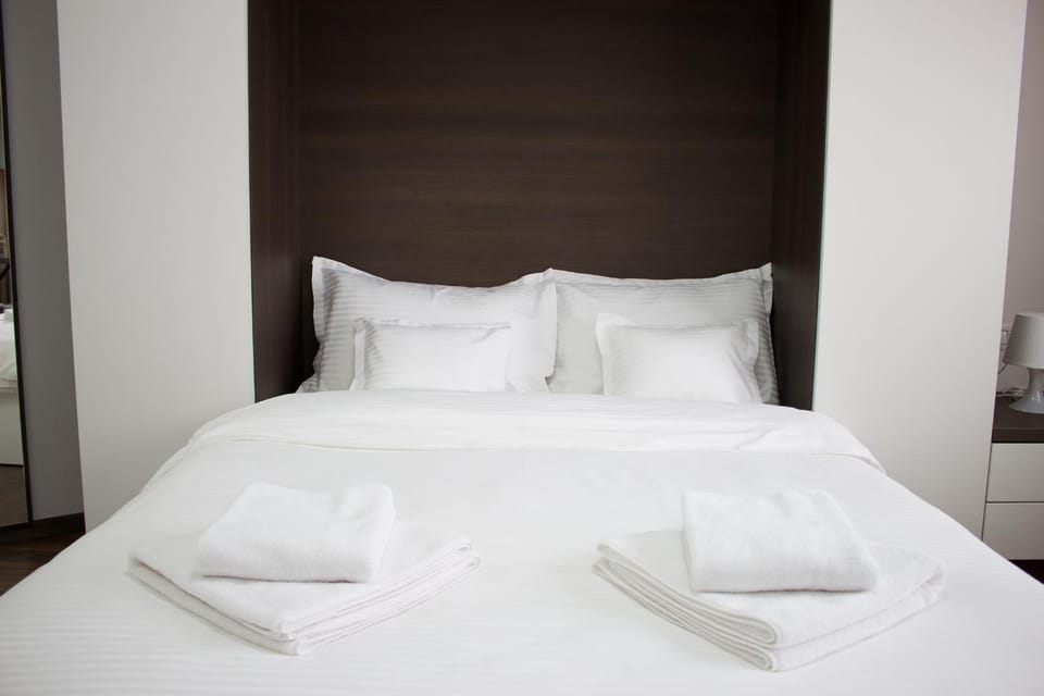 Bed, Photo of the whole room, Decorative detail