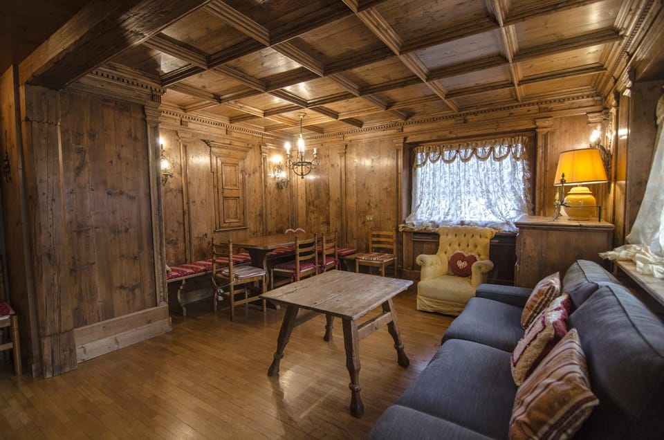 Communal lounge/ TV room, Living room