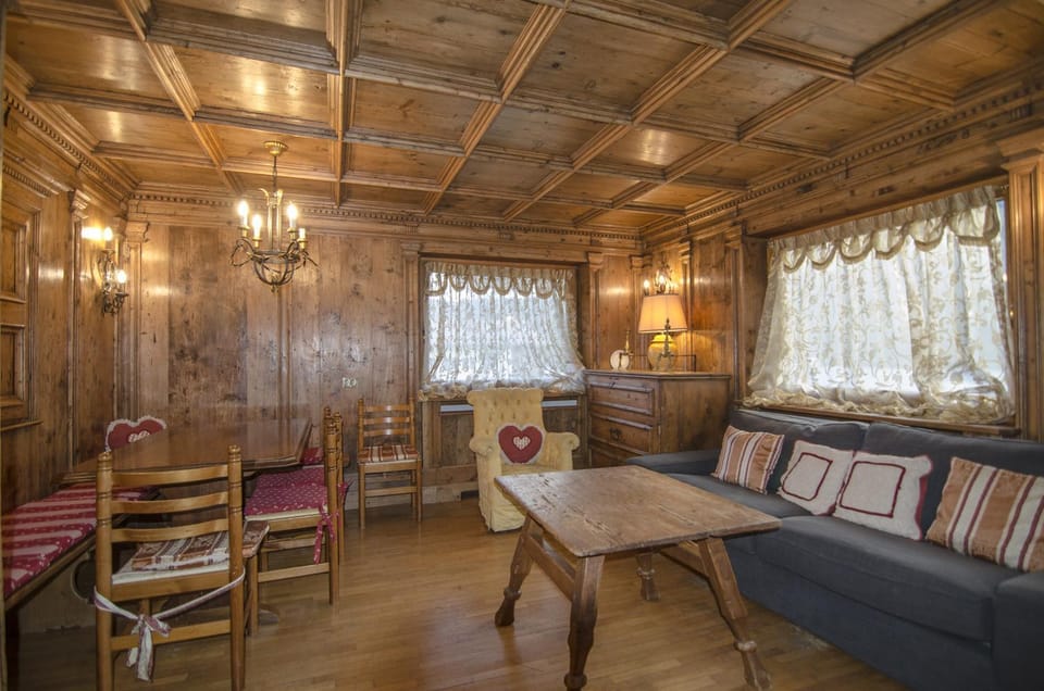 Communal lounge/ TV room, Living room