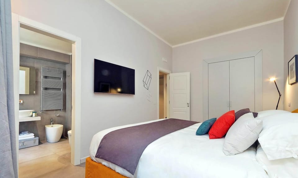 Bathroom, TV and multimedia, Photo of the whole room, Bedroom