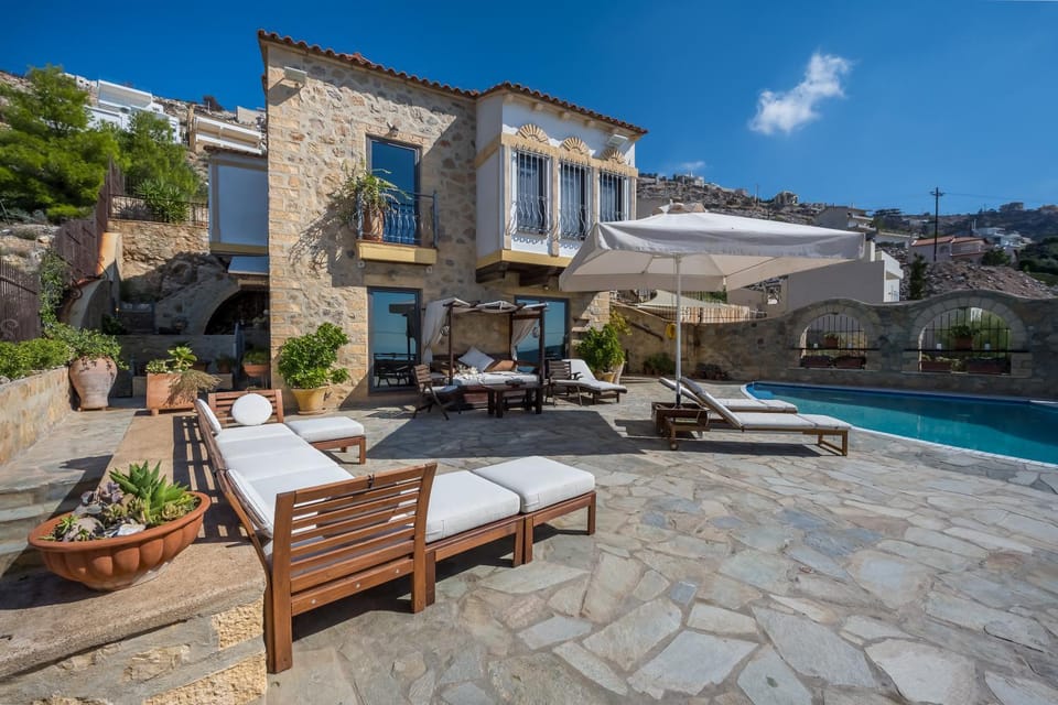 Property building, Swimming pool, sunbed