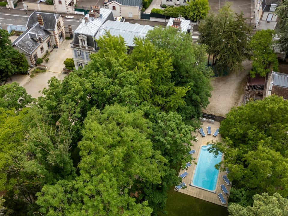 Bird's eye view, Pool view