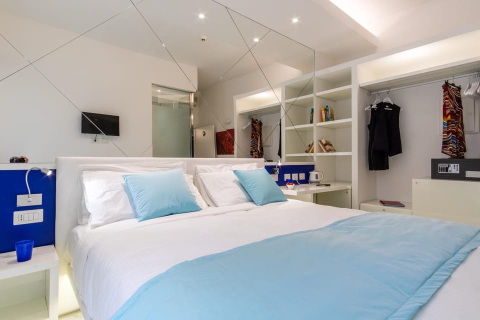 Bed, Bathroom, Coffee/tea facilities, Balcony/Terrace, Photo of the whole room, Bedroom, Sea view, hair dresser