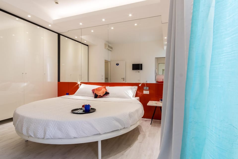 Bed, Photo of the whole room, Bedroom, Sea view, hair dresser