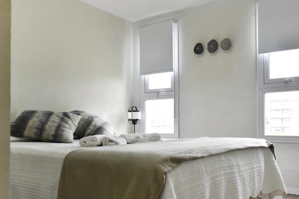 Photo of the whole room, Decorative detail