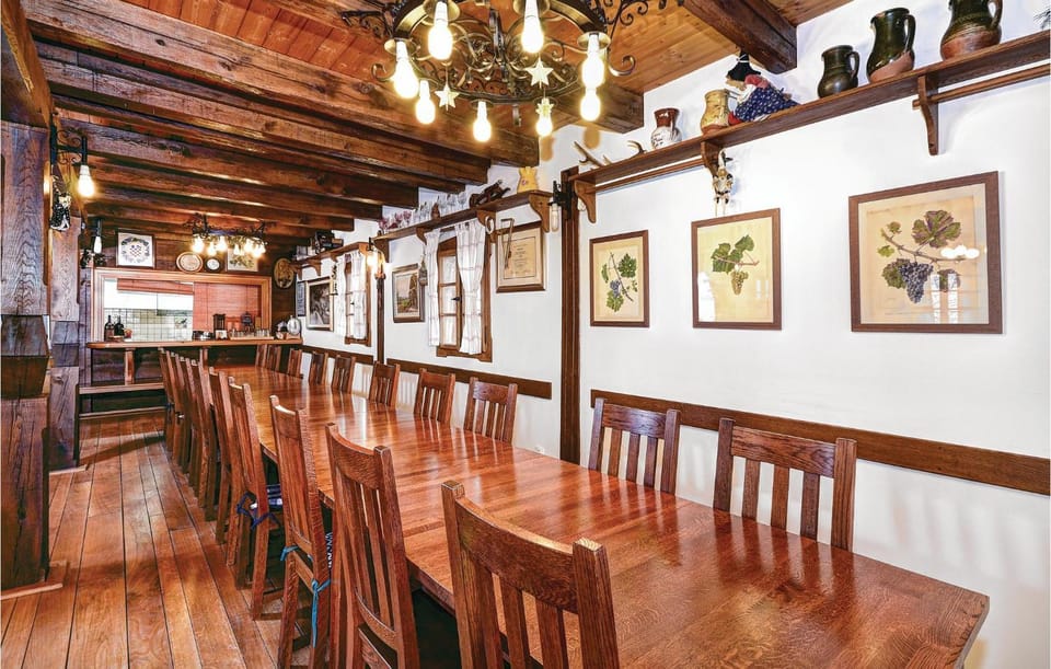 Property building, Restaurant/places to eat