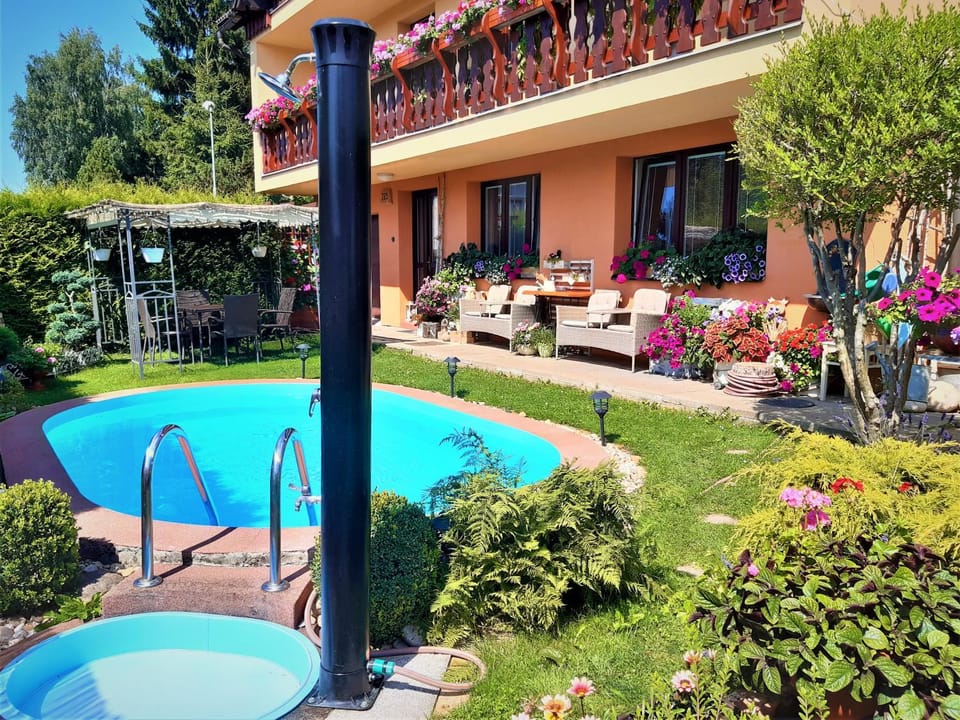 Garden, Swimming pool, Swimming pool
