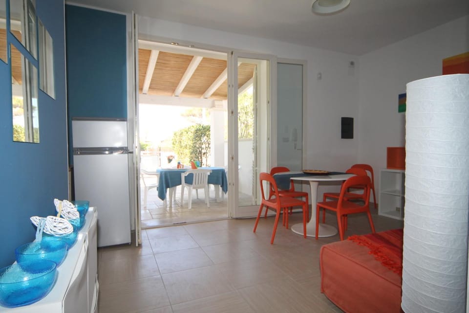 Living room, Dining area, Garden view