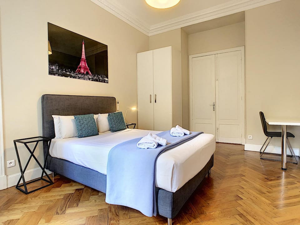 Bed, Photo of the whole room, Bedroom