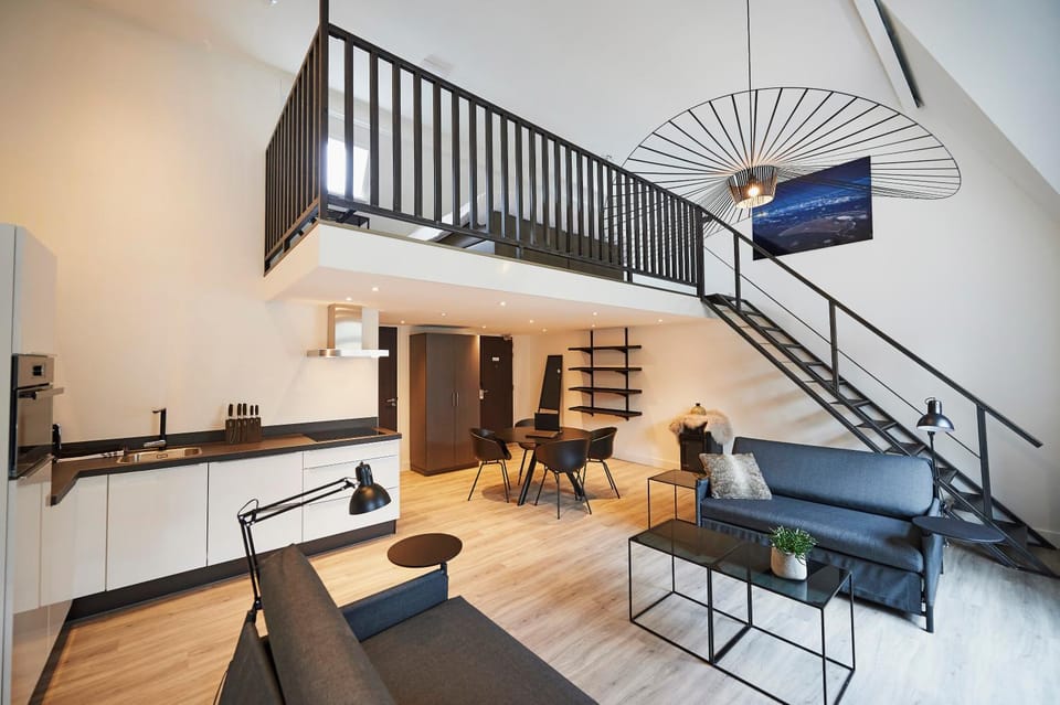 Kitchen or kitchenette, Living room, Seating area, Bedroom