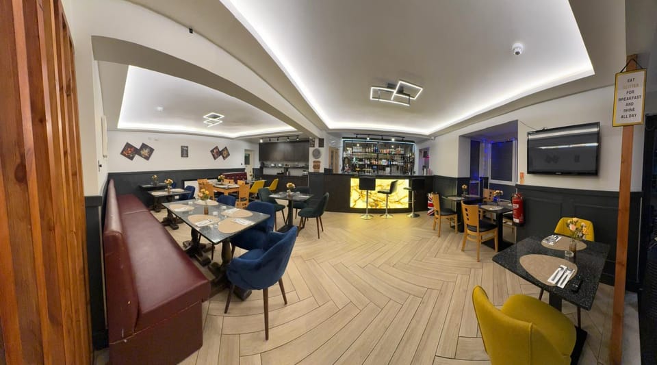 Restaurant/places to eat, Lounge or bar