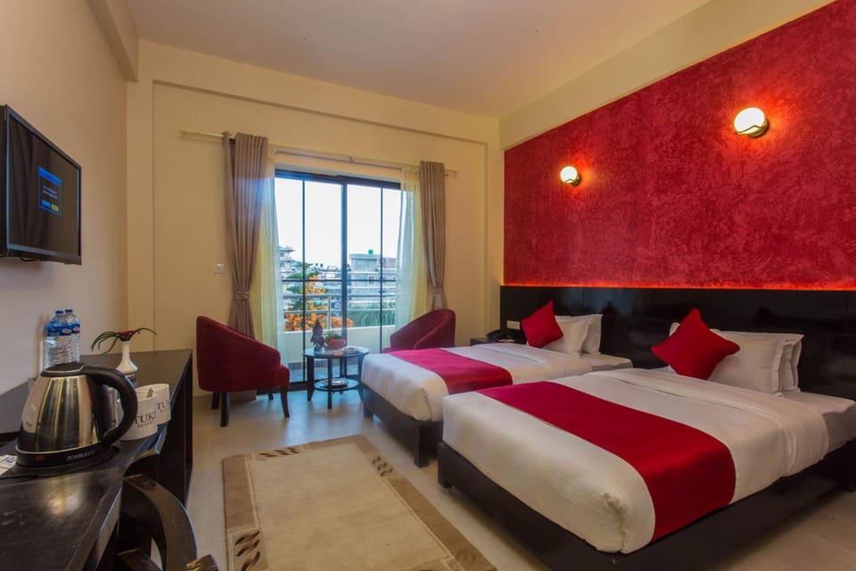 Photo of the whole room, Bedroom