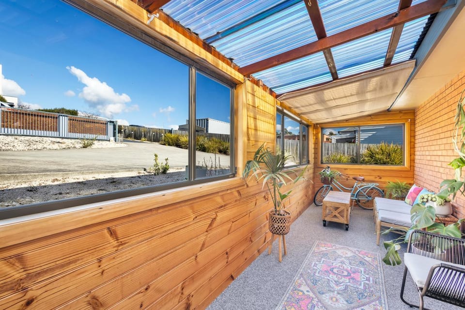 Property building, Balcony/Terrace, Seating area