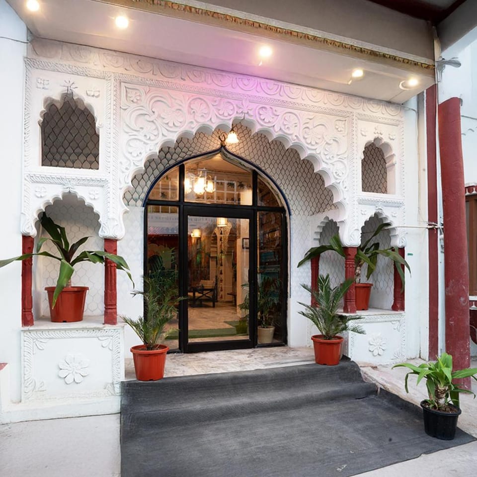 Facade/entrance