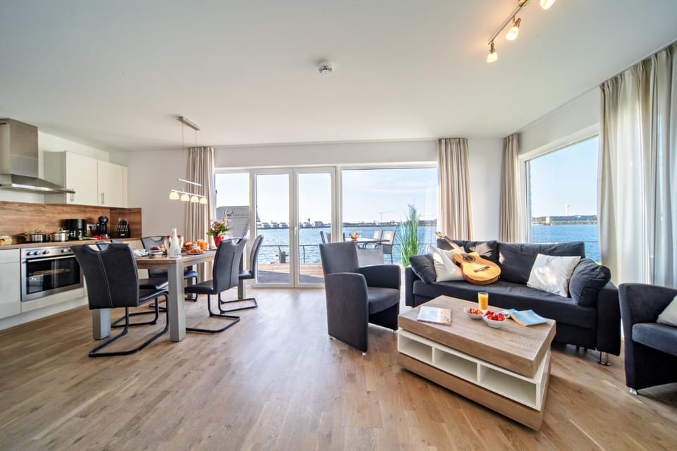 Kitchen or kitchenette, Living room, Seating area, Dining area, pet friendly