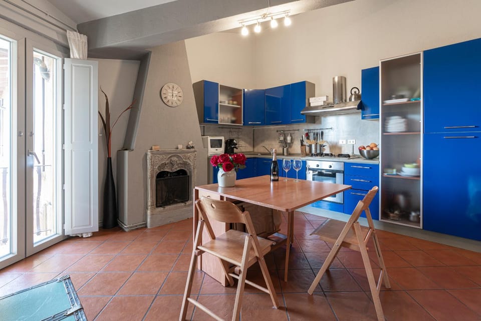 Dining area, kitchen