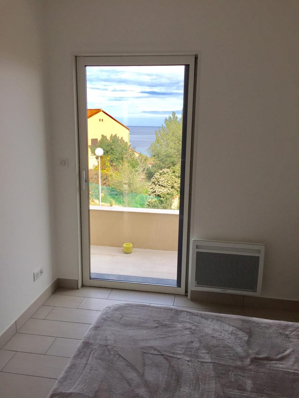 Bed, Sea view