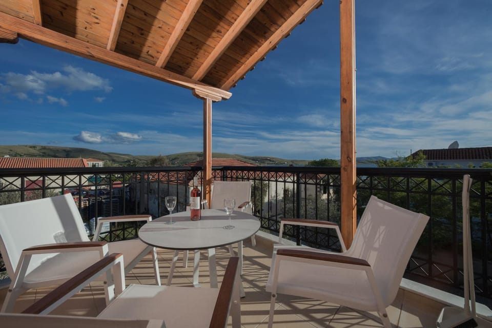Patio, Sea view, Street view