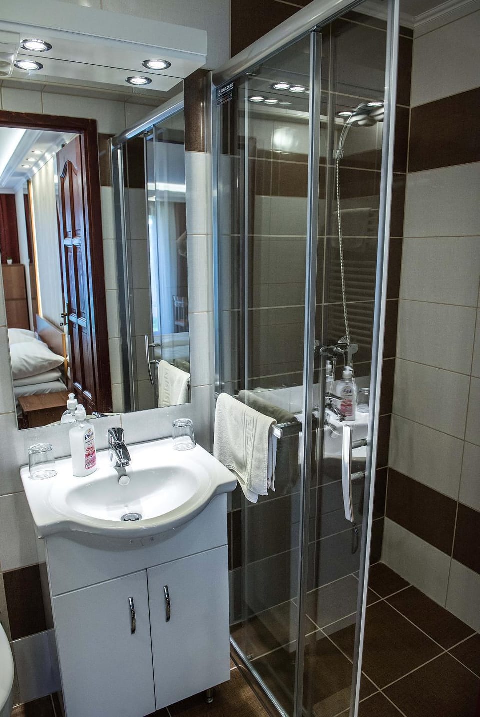 Shower, Bathroom, towels