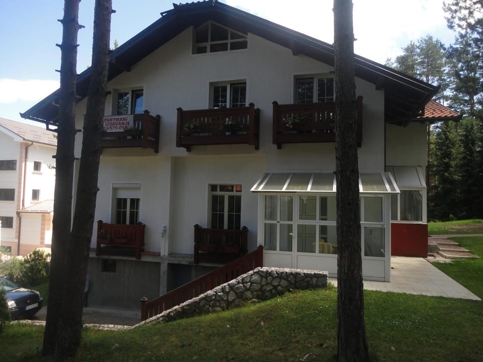 Facade/entrance