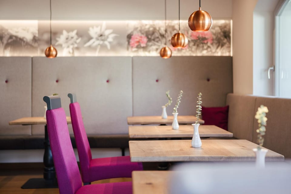 Dining area, Breakfast