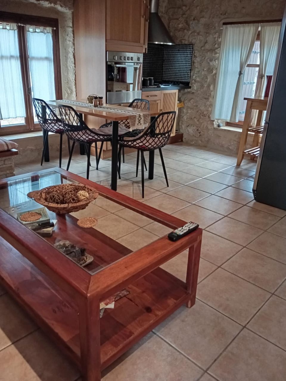 Kitchen or kitchenette, Living room, Seating area, Dining area