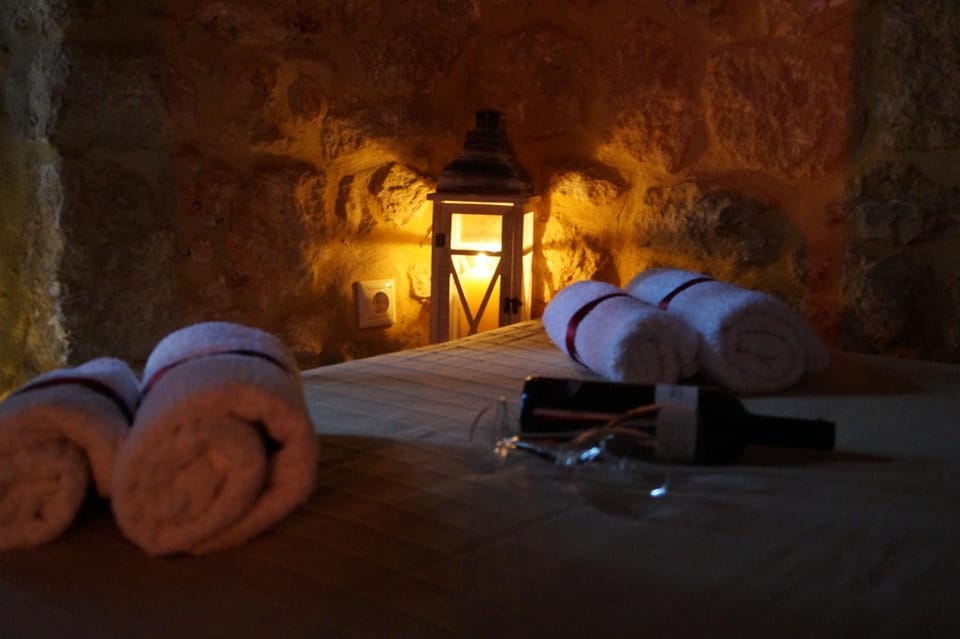 Bed, Decorative detail, Bedroom, towels