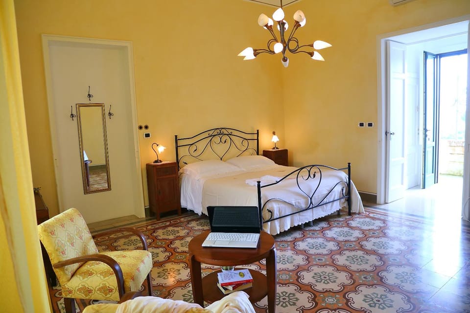 Bed, Photo of the whole room