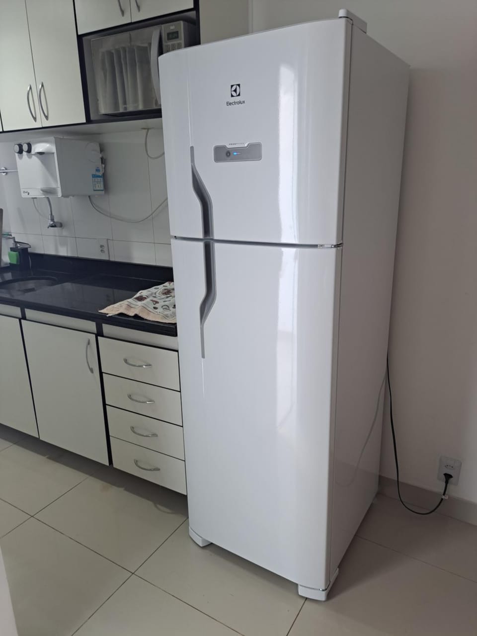 Kitchen or kitchenette, minibar, stove