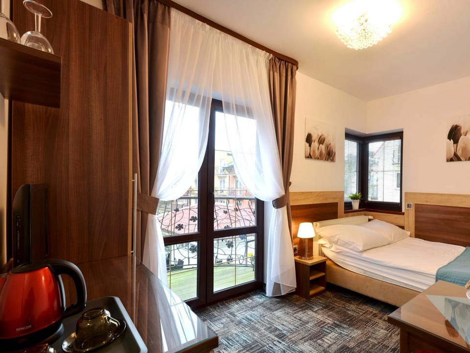View (from property/room), Other, Photo of the whole room, Decorative detail, Bedroom